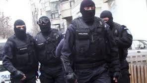 Mai mulţi funcţionari de la CJ Mehedinţi, ridicaţi de procurori, urmând să fie aduşi la Bucureşti