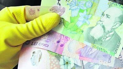 POLIŢIST REŢINUT după ce şi şi-a însuşit peste 21.000 de lei din AMENZI