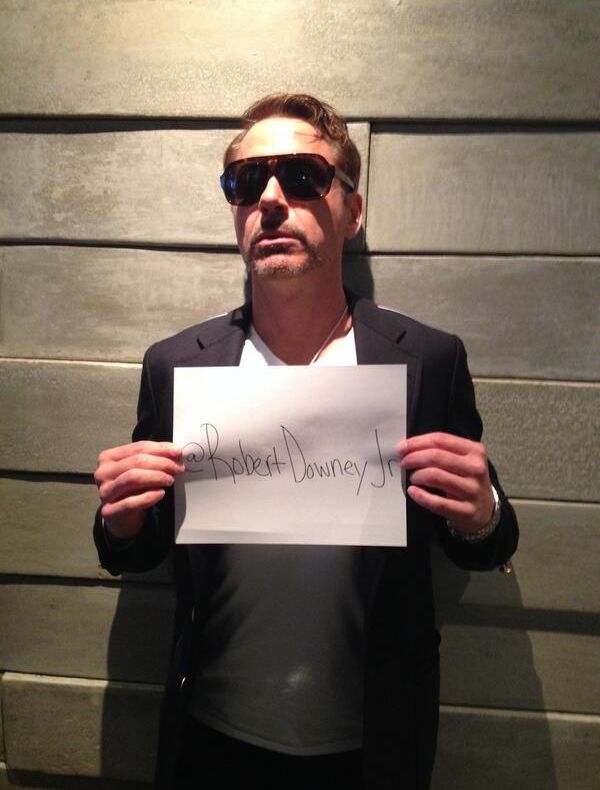 Robert Downey Jr. şi-a lansat cont pe Twitter.RECORD de FANI în mai puţin de 24 de ore: peste 1 MIL.