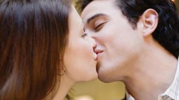 Noi dezvăluiri despre BOALA SĂRUTULUI