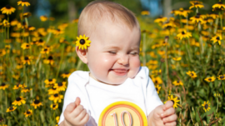 Primii născuţi reuşesc mai bine în viaţă, mai ales dacă sunt fete - studiu