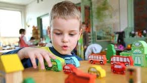 Lista grădiniţelor deschise peste vară. Ce sume trebuie să plătească părinții 