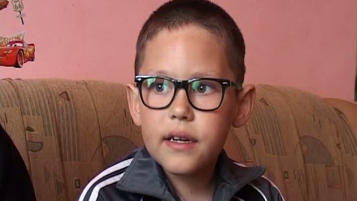 DRAMA unui copil din Cluj. Îmbătrânește prea devreme 