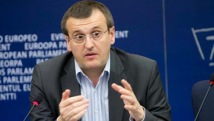 Preda: Blaga nu luptă cu corupţia pentru că familia sa are contracte cu regimul Ponta