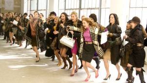 Dependenta de cumparaturi la femei. Cum se trateaza