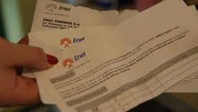 Un bărbat "A FĂCUT ECONOMIE" la CURENTUL ELECTRIC încă din anul 1989. Acum va plăti SCUMP 