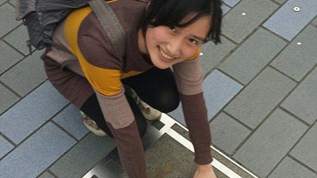 O studentă a fost exmatriculată pentru că este prea slabă