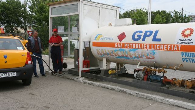 Efectul exploziei de la Crevedia: Românii fug de locuințele aflate aproape de stațiile GPL 