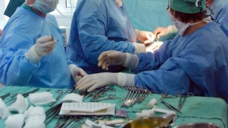 OPERAŢIE ÎN PREMIERĂ LA MARIE CURIE. O fetiţă de doi ani a primit şansa la o nouă viaţă