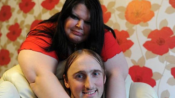 Cea mai geloasă femeie din lume. Vezi ce îi face iubitului când iese din casă 