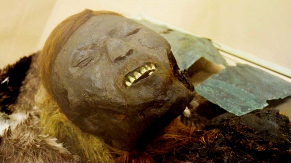 Se întâmplă la capătul lumii. Mumii acoperite cu aramă şi rituri funerare nemaiîntâlnite