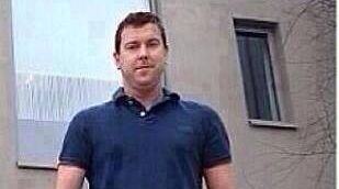 IMAGINEA care a făcut înconjurul internetului. Tatăl a creat pantofi pentru fiica lui paralizată