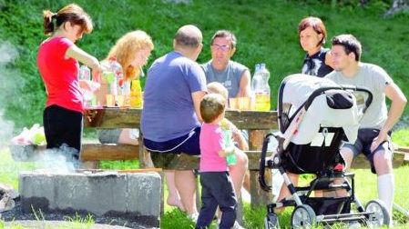 Guvernul mai dă o ZI LIBERĂ românilor