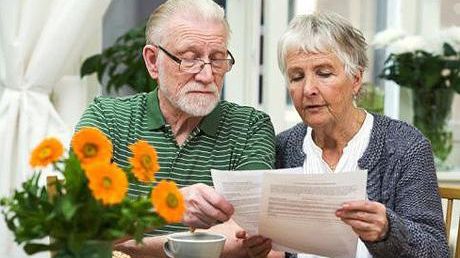 Dacă ai în grijă un bătrân, poți lucra cu jumătate de normă, dar cu salariu pentru normă întreagă 