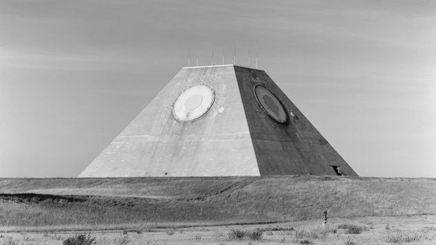 "PIRAMIDA APOCALIPSEI", construcţia bizară ridicată în mijlocul pustiului
