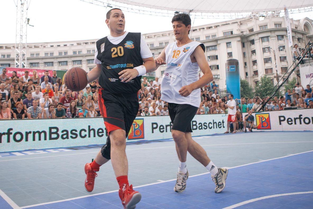 Cum l-au scos jurnaliștii din Israel "celebru jucător de baschet" pe .... Victor Ponta