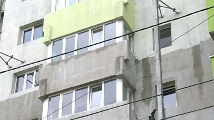 Cum îşi BATE JOC un deputat de Bacău de MII de oameni