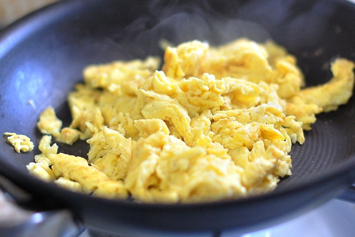 Cum găteşti OUĂLE GREŞIT. Nici nu-ţi dai seama!