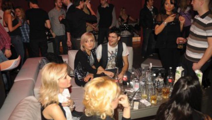 Ce se întâmplă atunci când bem alcool înainte să ne culcăm?