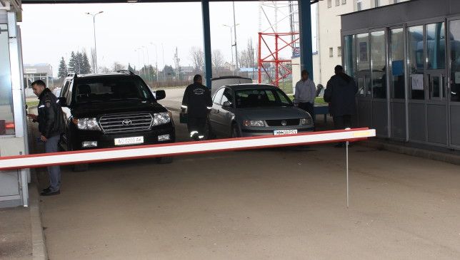 Corlăţean şi Deşciţa au parafat Acordul de mic trafic de frontieră între România şi Ucraina