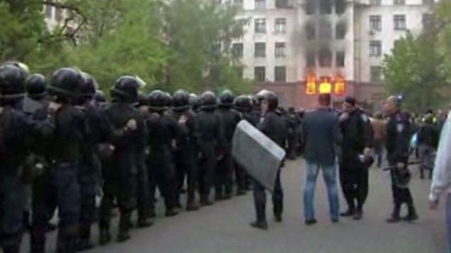 Sute de activişti proruşi au atacat o secţie de poliţie din oraşul ucrainean Odesa