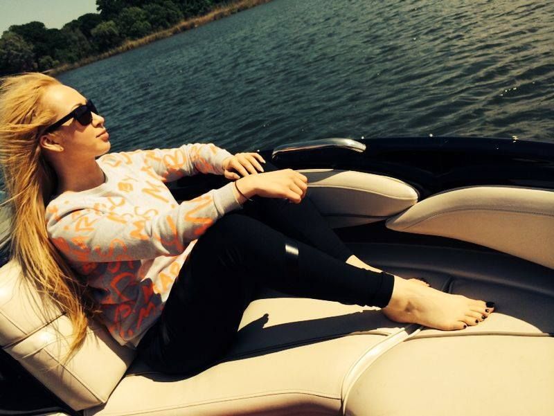 O vedetă de la noi a îmbrăcat rochia de mireasă la Paris