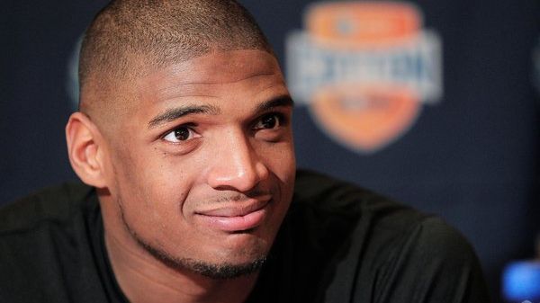 Michael Sam, primul homosexual declarat care a fost recrutat de o echipă din NFL