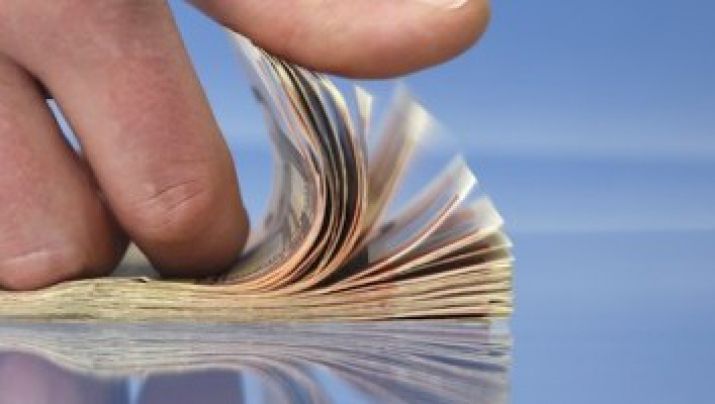 Banii cash vor DISPĂREA. Anul în care vor ieși din circulație este prezis de un economist