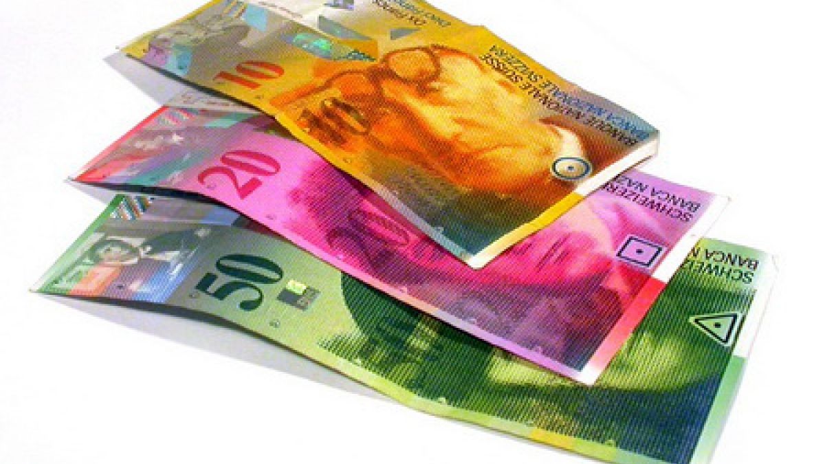 Elveţienii votează duminică asupra salariului minim şi a cumpărării unor avioane de luptă