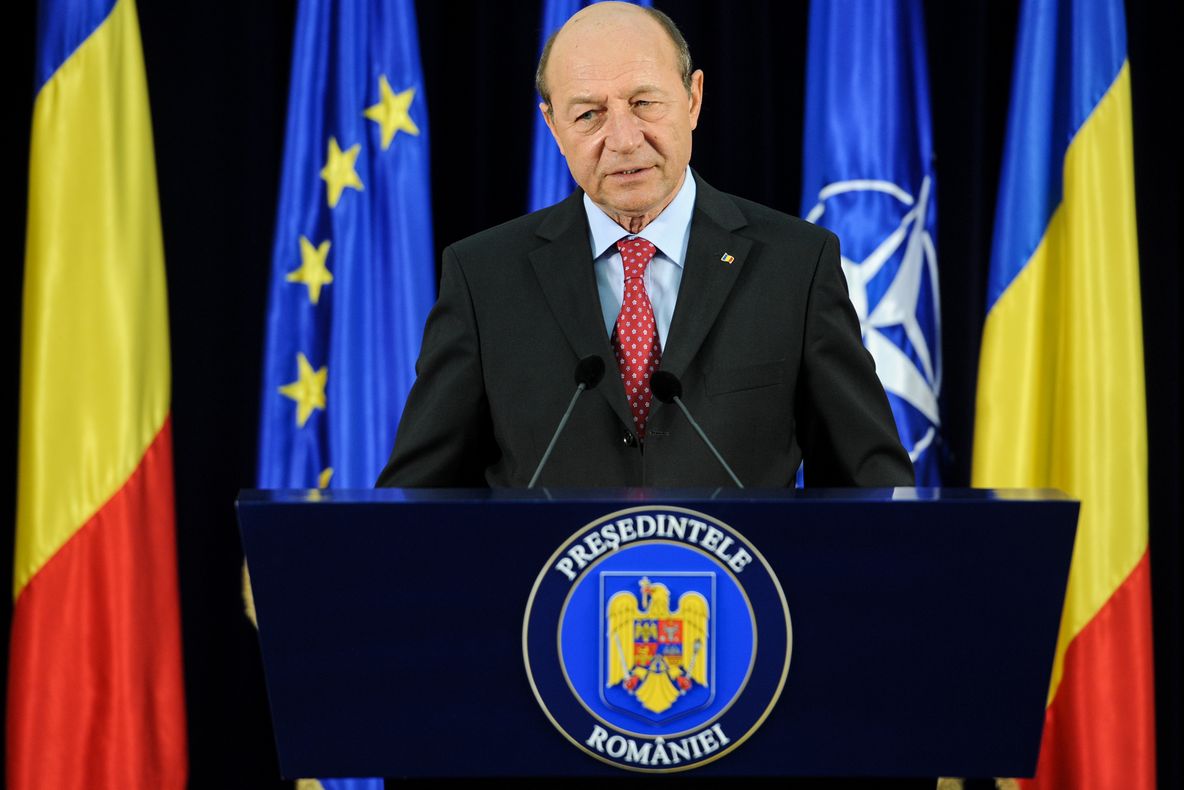 Traian Băsescu a decorat mai multe personalităţi din diasporă