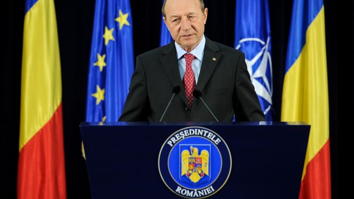 Băsescu: Nici oamenii politici, nici mulţi români nu se străduiesc să înţeleagă intelectualitatea