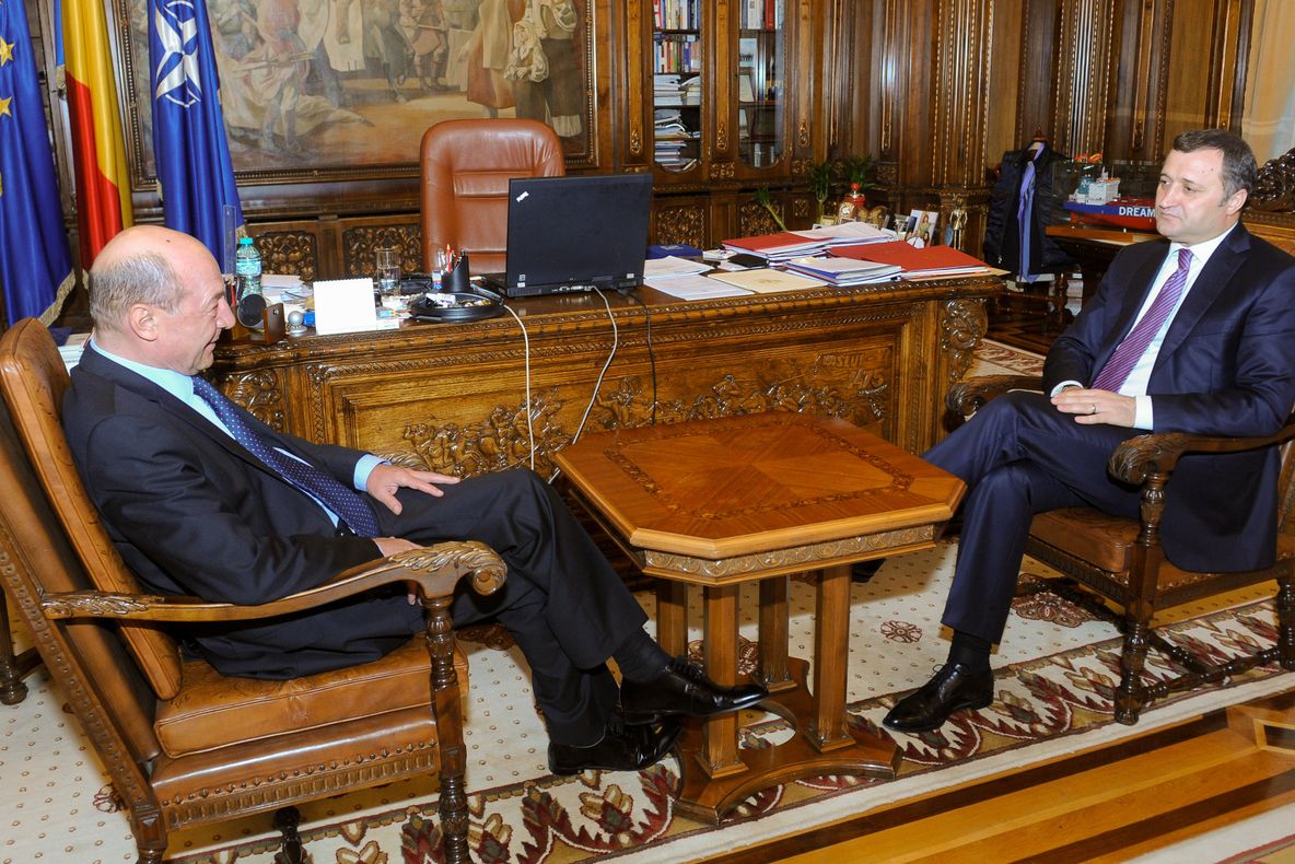 Băsescu, discuţii cu Filat despre securitate, frontieră şi exportul de fructe al Moldovei către UE