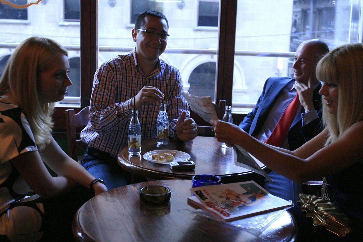 Cozmin Guşă: Din nefericire, rămânem cu întrebarea: "Nu cumva Ponta a rămas îndrăgostit de Udrea?"