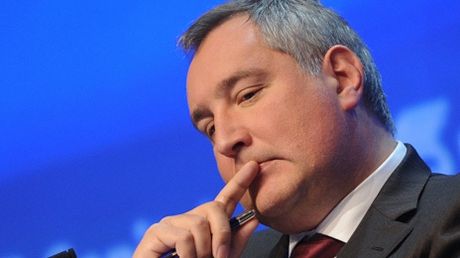 Vicepremierul rus, Dmitri Rogozin, A FORŢAT SPAŢIUL AERIAN UCRAINEAN şi a ajuns la Moscova