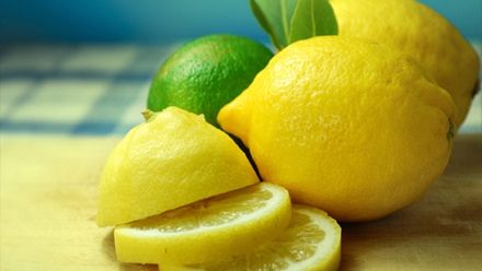 ANTIDOT NATURAL. 10 motive pentru care este indicat să consumi lămâile întregi