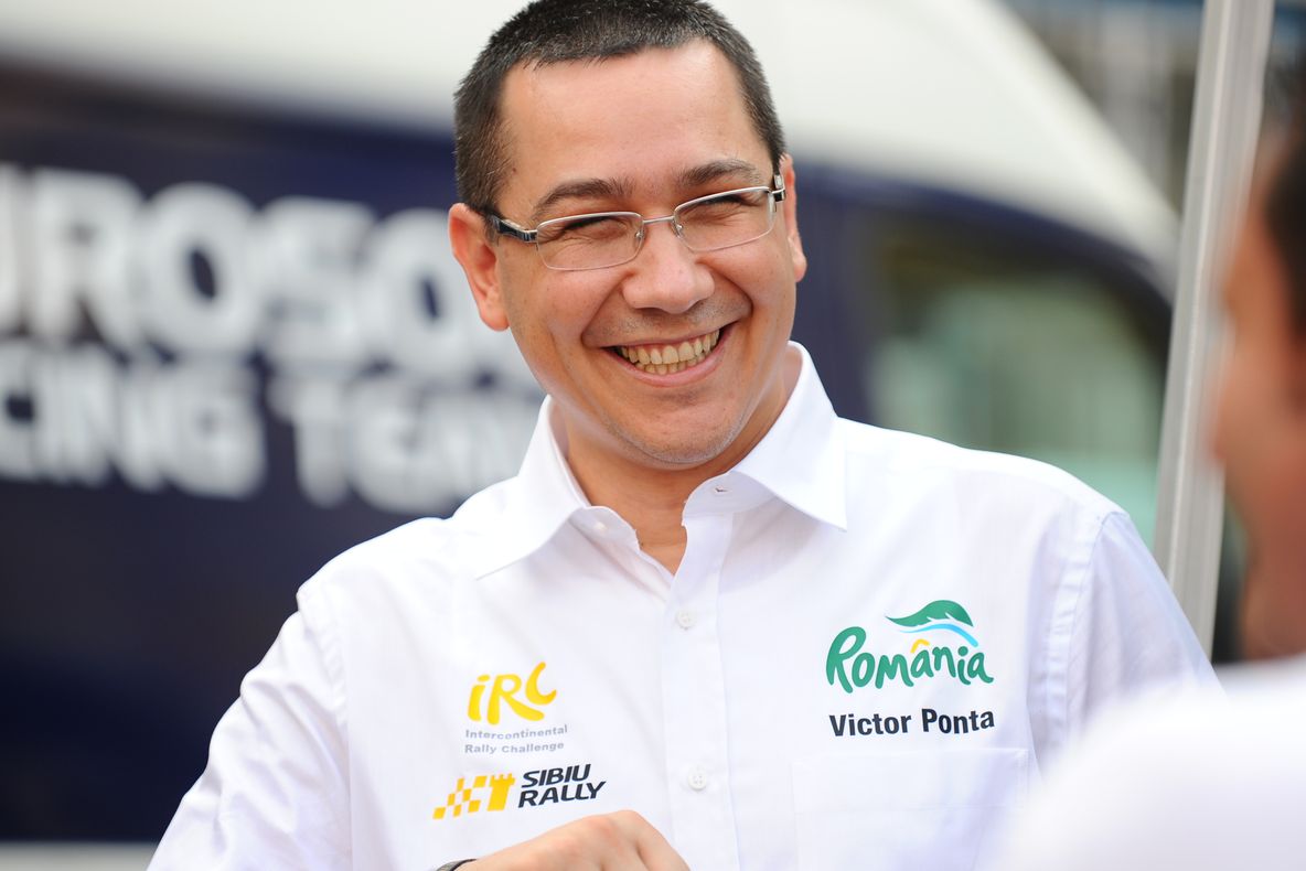 Ponta, reclamat la Consiliul pentru Discriminare: "E un premier MISOGIN şi MOJIC!" 