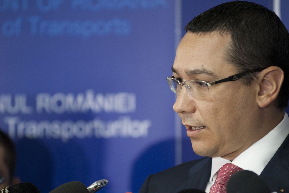 Ponta, în primul tren electric românesc: Arată mai bine ca orice tren din Franţa sau SUA