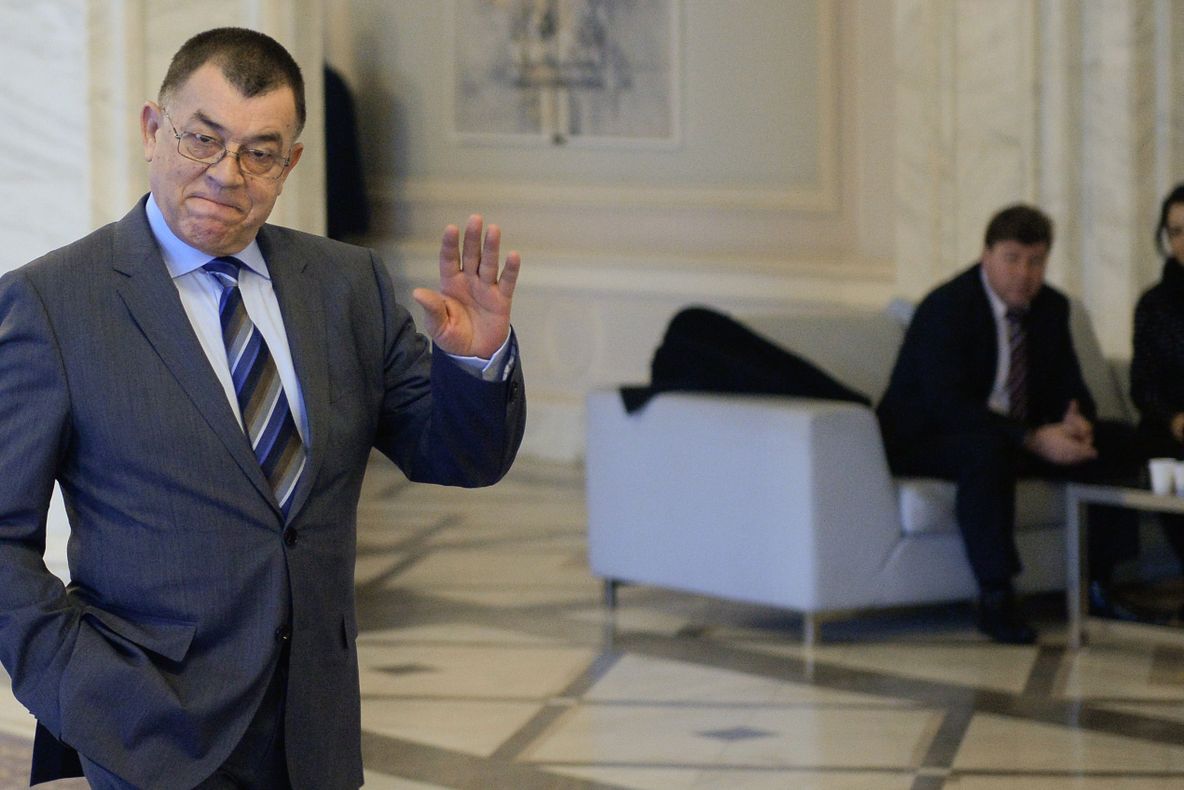 Cozmin Guşă, despre intenţia lui Stroe de a se înscrie în PSD: Dă dovadă că e UZAT