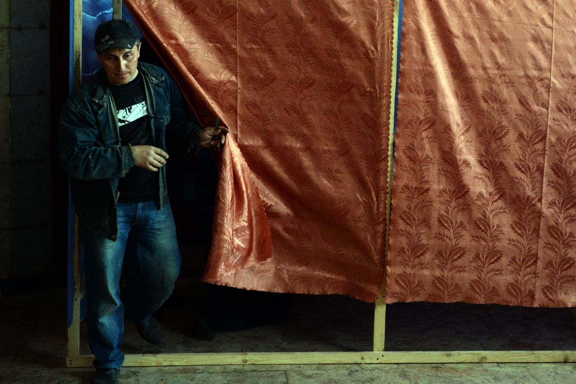 Referendumul separatiștilor din estul Ucrainei a început