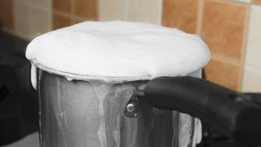 Trucuri în bucătărie. Sfaturi surprinzătoare cu efect neaşteptat