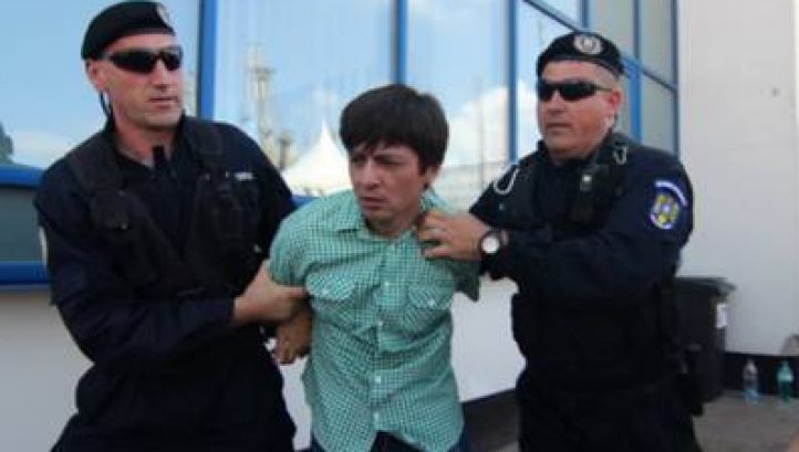 Bărbatul care l-a scuipat pe Băsescu, INTERNAT pentru a fi EXPERTIZAT PSIHIATRIC