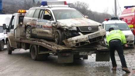 ACCIDENT CU MAŞINA POLIŢIEI ÎN CAPITALĂ. Doi poliţişti sunt răniţi