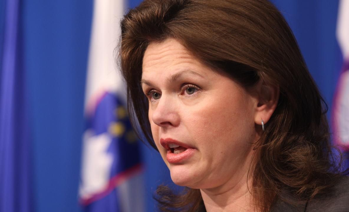 Premierul sloven şi-a depus DEMISIA