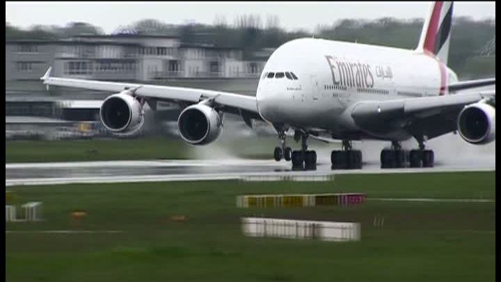 Alertă la bordul unei curse aeriene. Zeci de copii s-au îmbolnăvit brusc în timpul călătoriei