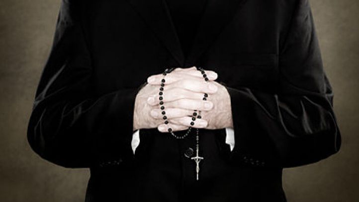 Homosexualii pot deveni preoţi în Biserica Catolică, dacă respectă cu stricteţe celibatul