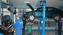 MINISTERUL SĂNĂTĂŢII, reguli dure pentru ŞOFERI. Repararea maşinii în faţa blocului, INTERZISĂ