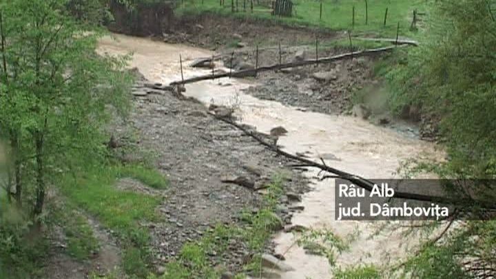 IMAGINI APOCALIPTICE în România. PLOILE AU FĂCUT PRĂPĂD ÎN ŢARĂ 