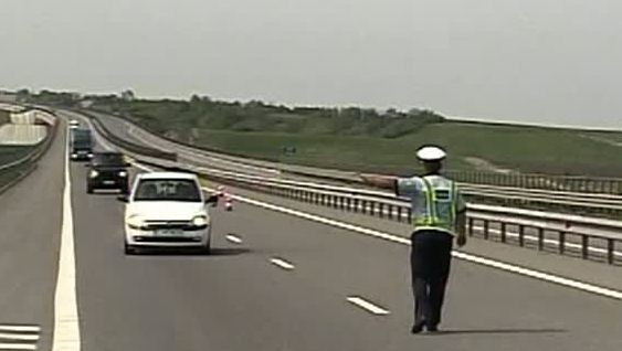 Viteză record pe Autostrada Transilvania. A vrut să vadă cât de repede poate rula bolidul lui  