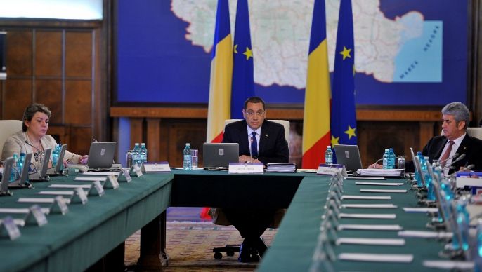 Guvernul a transmis CC sesizarea privind implicarea preşedintelui Băsescu în campanie - surse