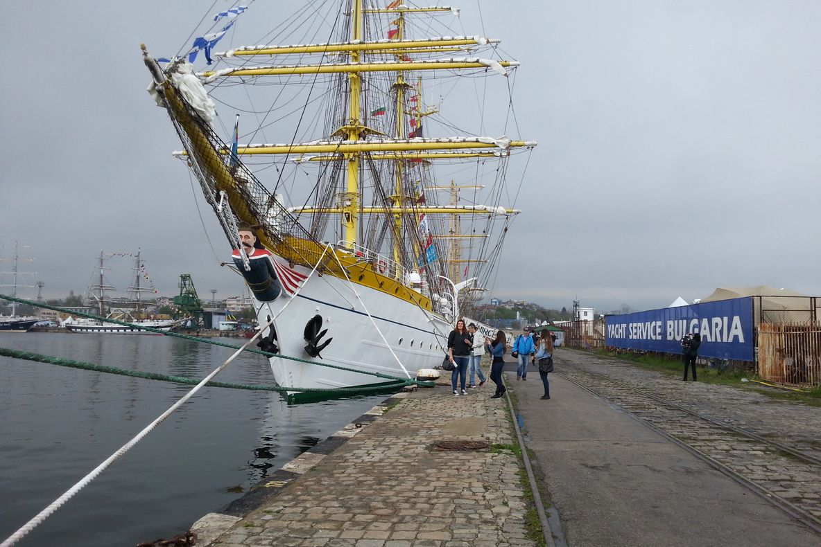  ANUNȚUL făcut de premierul bulgar: ce port face CONCURENȚĂ Constanței pentru exportul grâului ucrainean